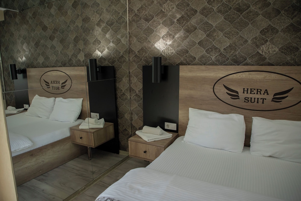 Hera Suites & Residence 16