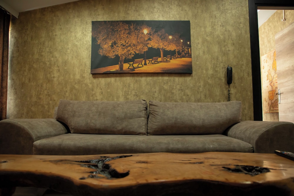 Hera Suites & Residence 14
