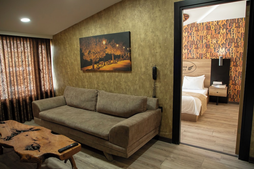 Hera Suites & Residence 9