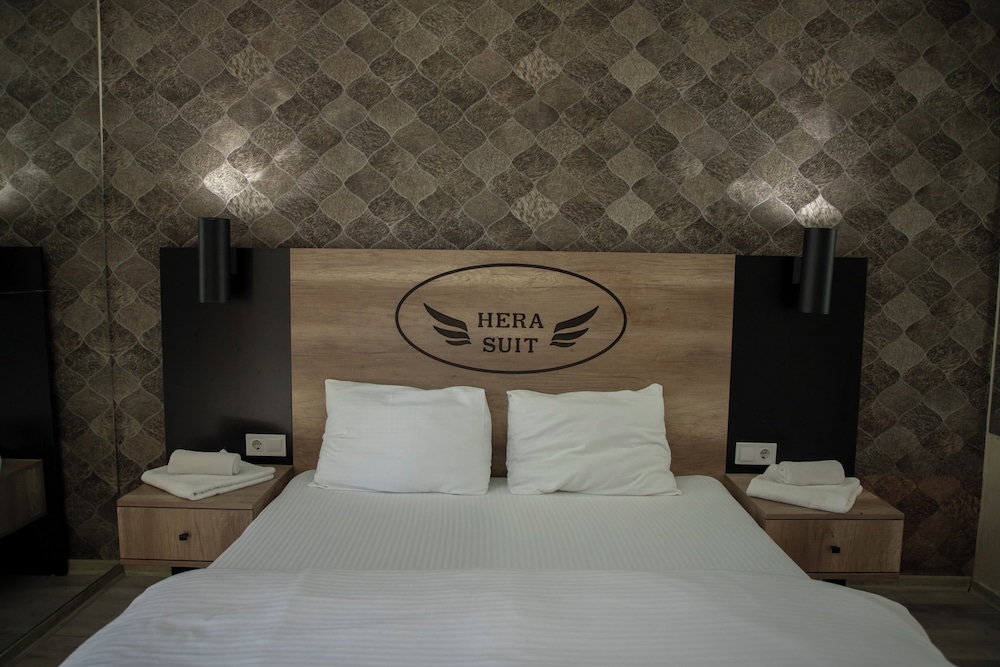 Hera Suites & Residence 20
