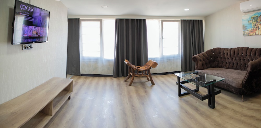 Hera Suites & Residence 21