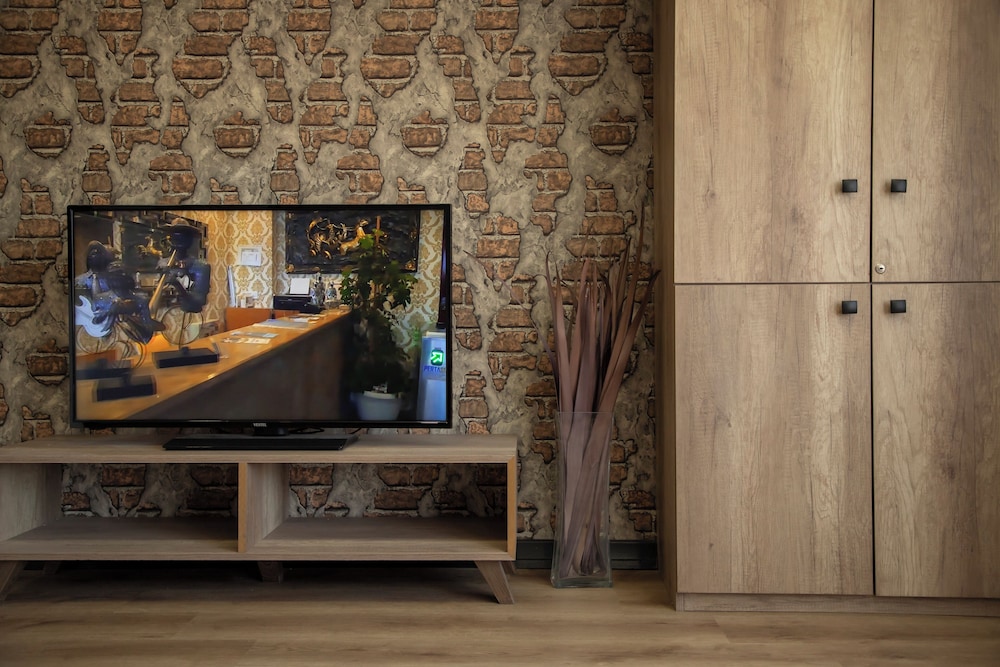 Hera Suites & Residence 19