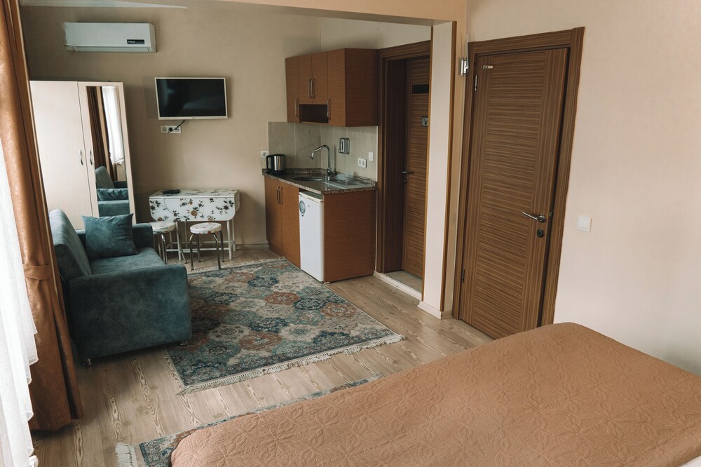 Green Life Apart Hotel 21