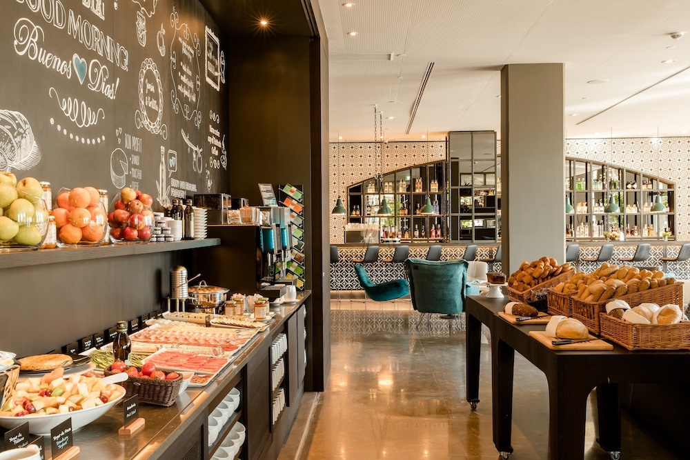 Motel One Barcelona-Ciutadella 13