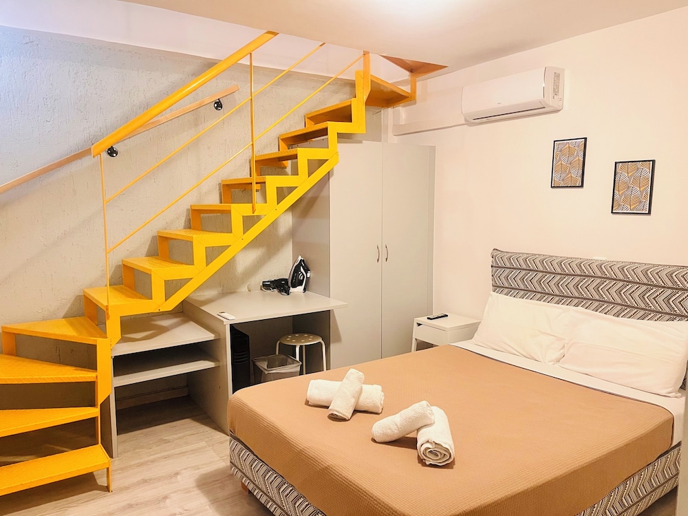 Elvita Apartmens 1 2