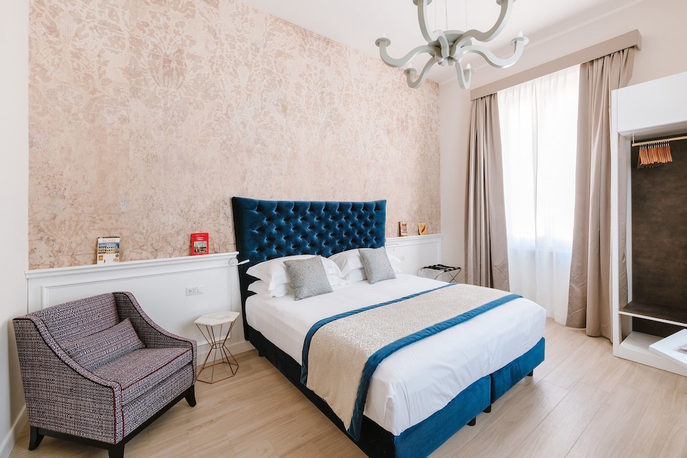 Rhea Silvia Luxury Navona 24