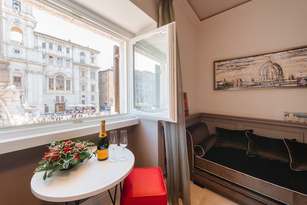 Rhea Silvia Luxury Navona 14