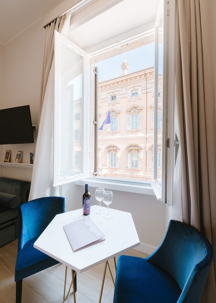Rhea Silvia Luxury Navona 22