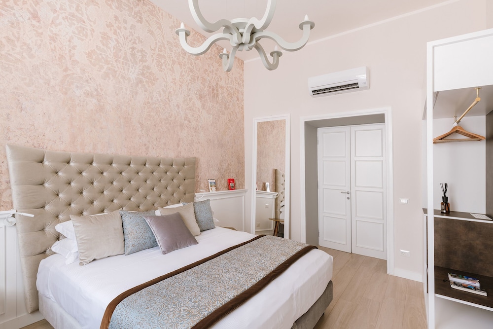 Rhea Silvia Luxury Navona 16