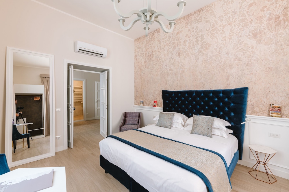 Rhea Silvia Luxury Navona 23