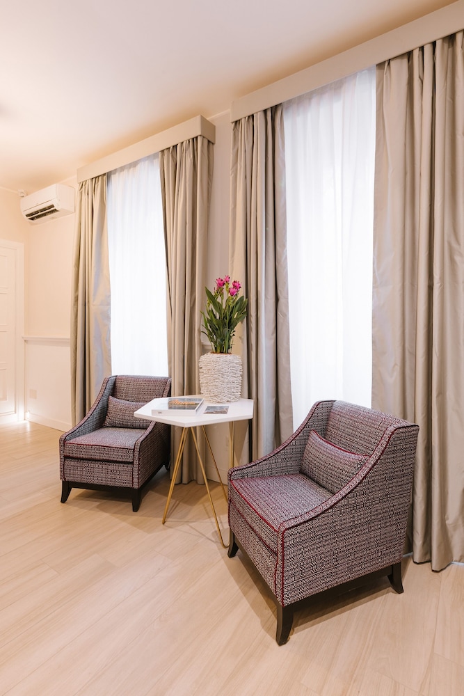 Rhea Silvia Luxury Navona 9