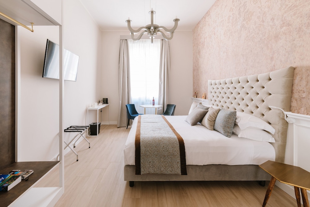 Rhea Silvia Luxury Navona 17