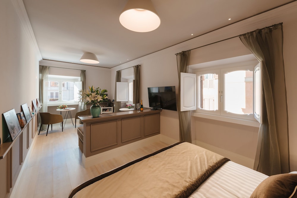 Rhea Silvia Luxury Navona 12