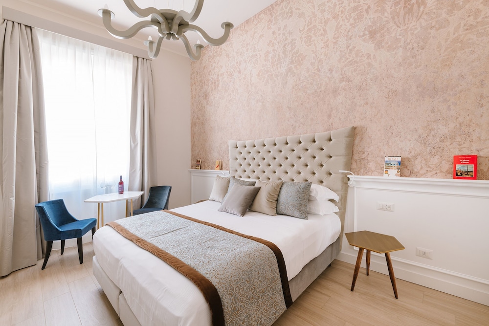 Rhea Silvia Luxury Navona 18