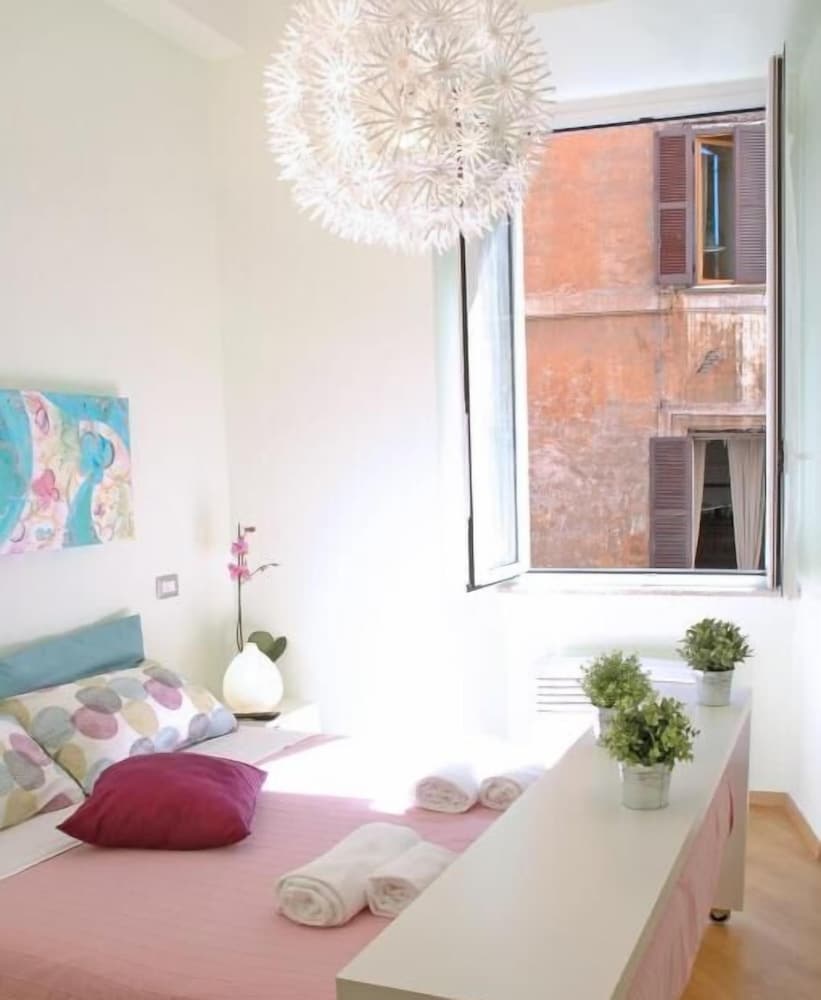 Bye Bye Roma Pantheon Suite 19