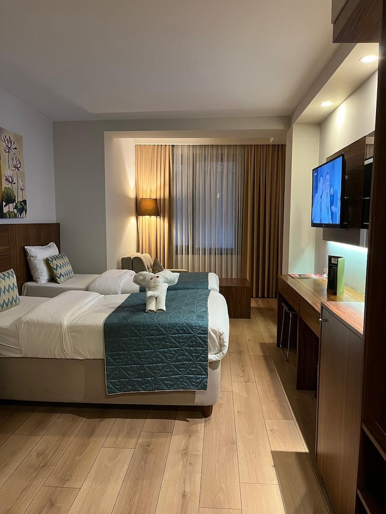 The White Orient Hotel 14