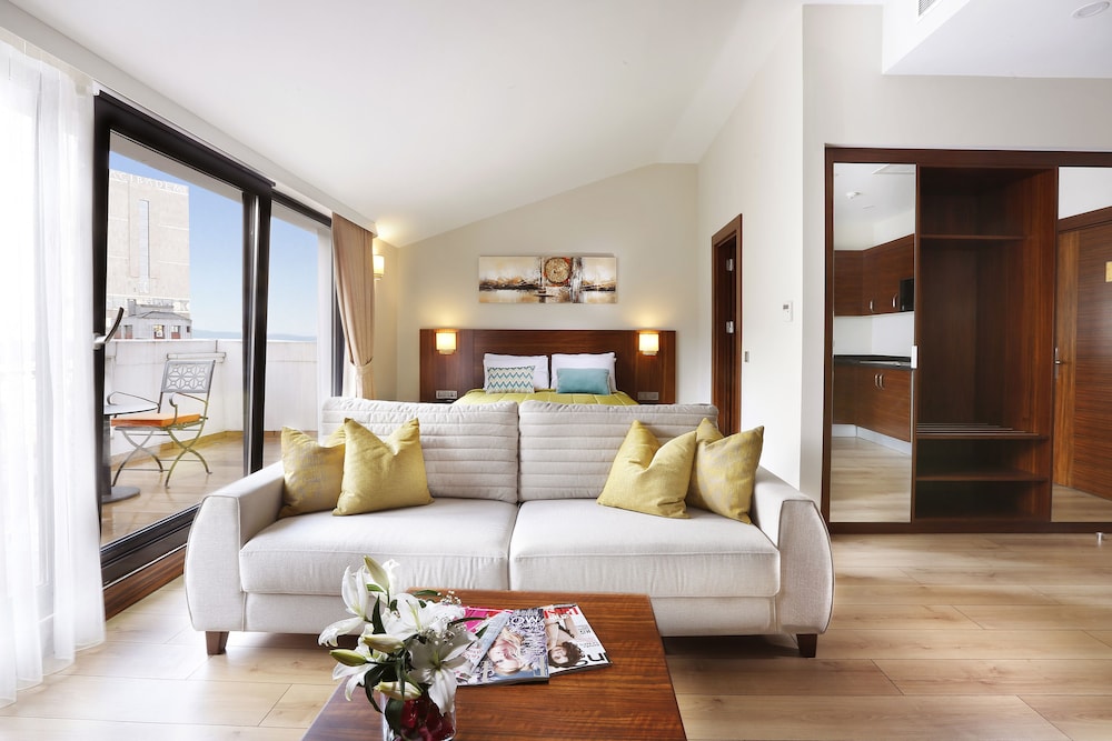 The White Orient Hotel 22