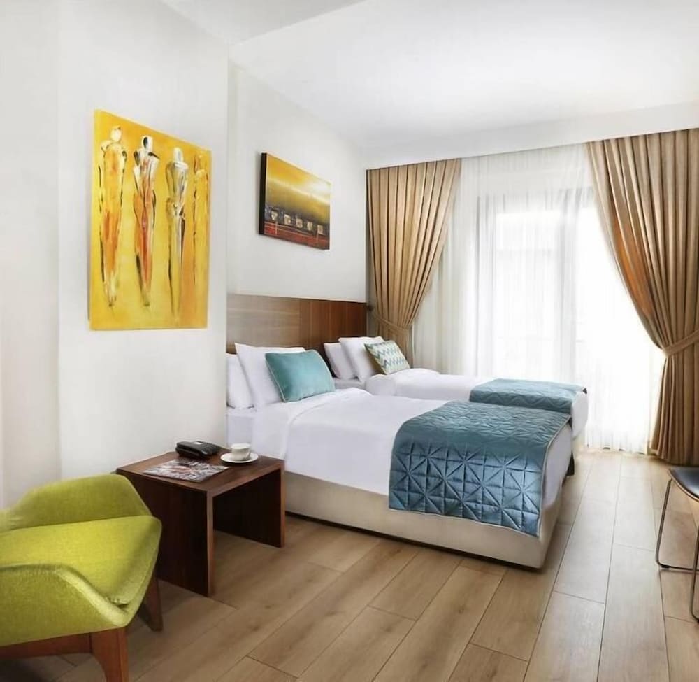 The White Orient Hotel 13