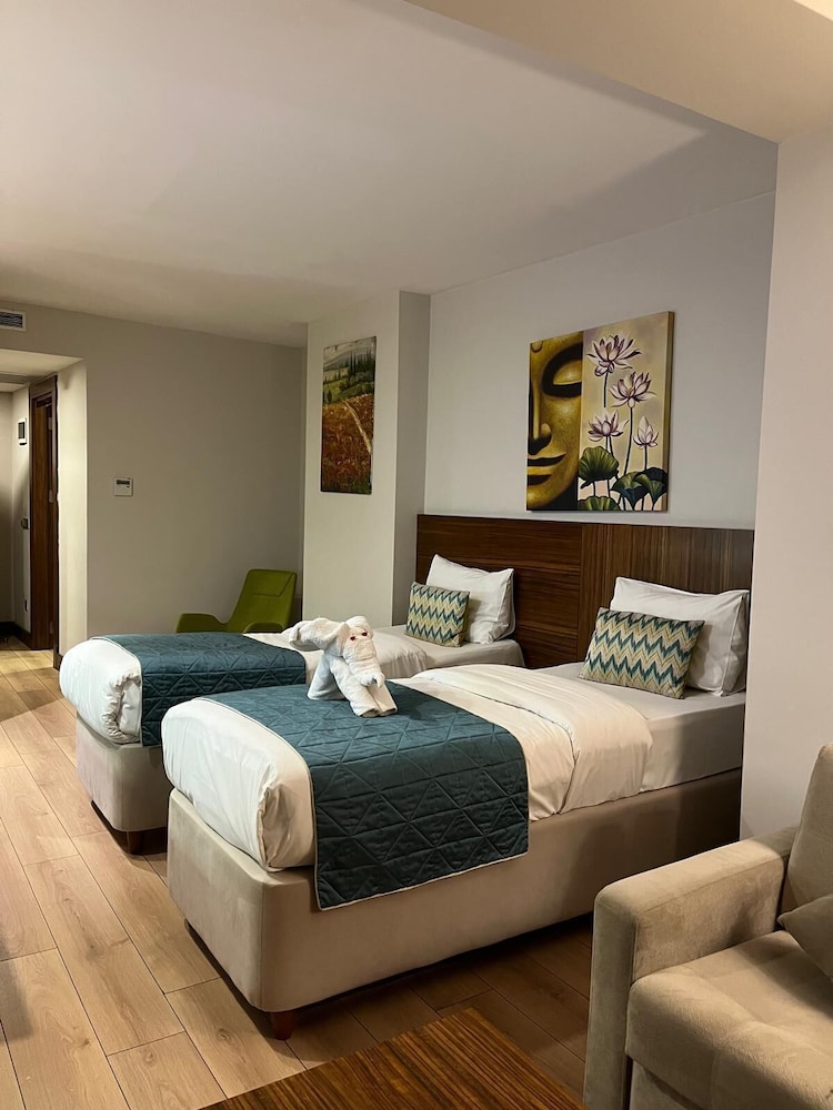 The White Orient Hotel 15