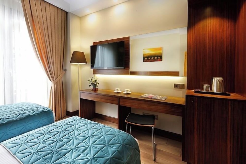 The White Orient Hotel 12