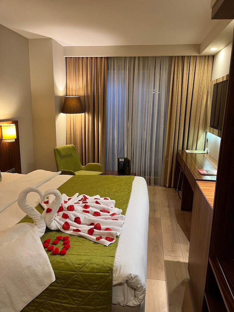 The White Orient Hotel 17