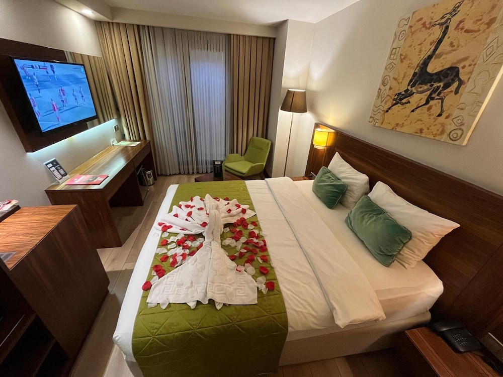 The White Orient Hotel 16
