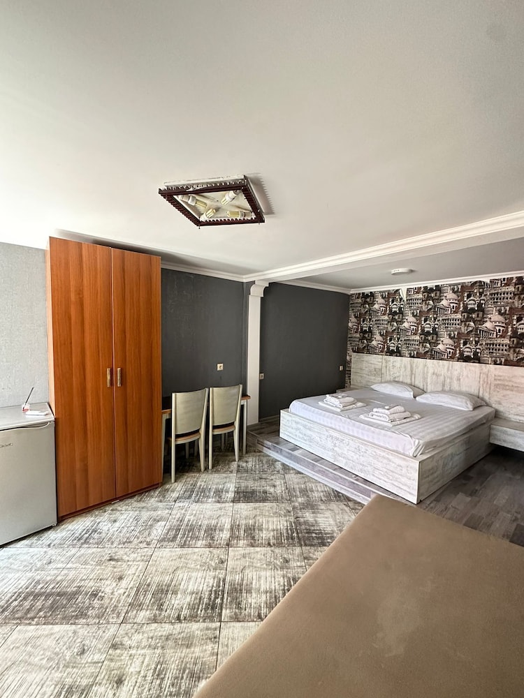Piano Hotel 22