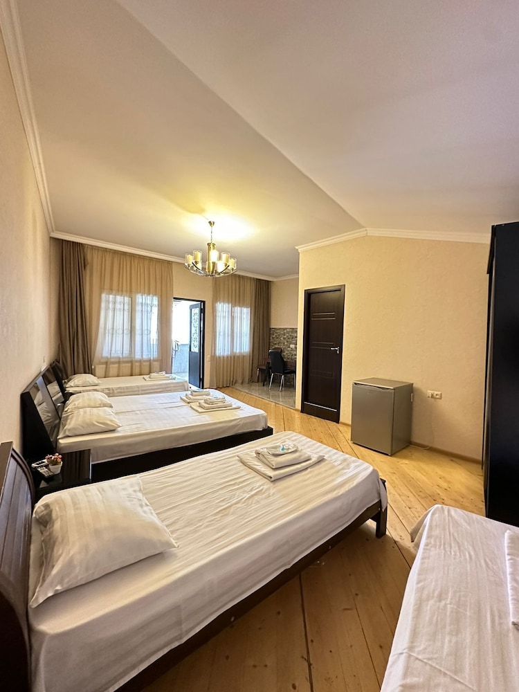 Piano Hotel 15