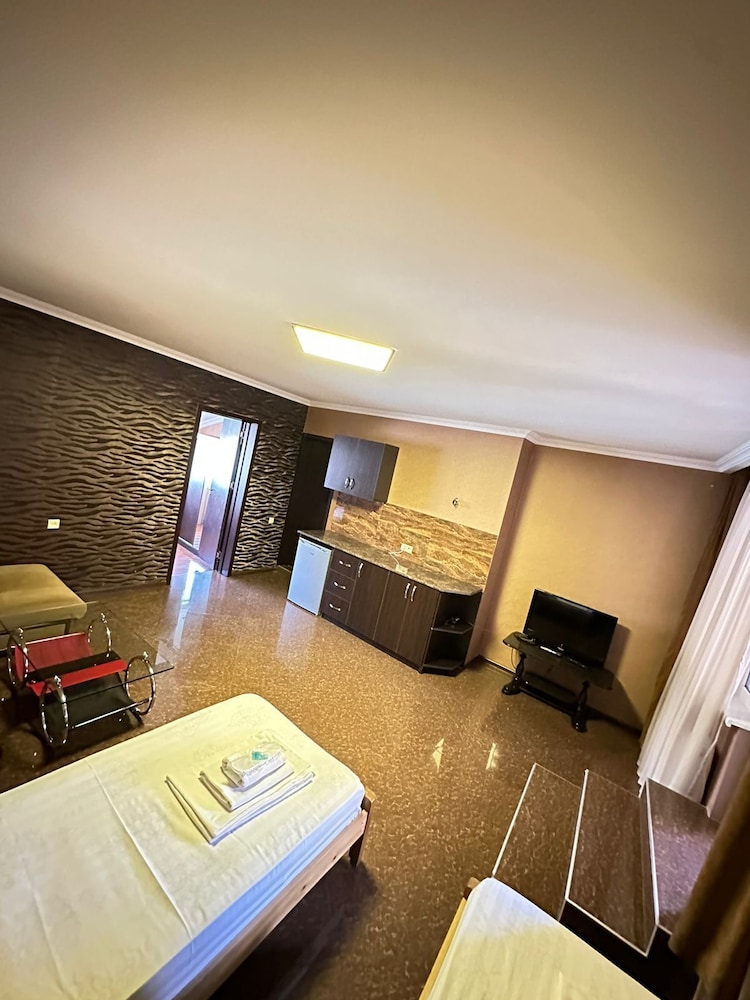 Piano Hotel 8