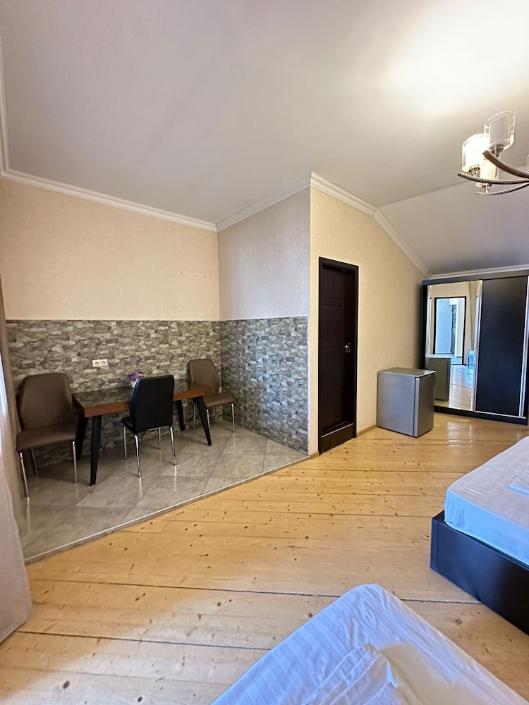 Piano Hotel 11