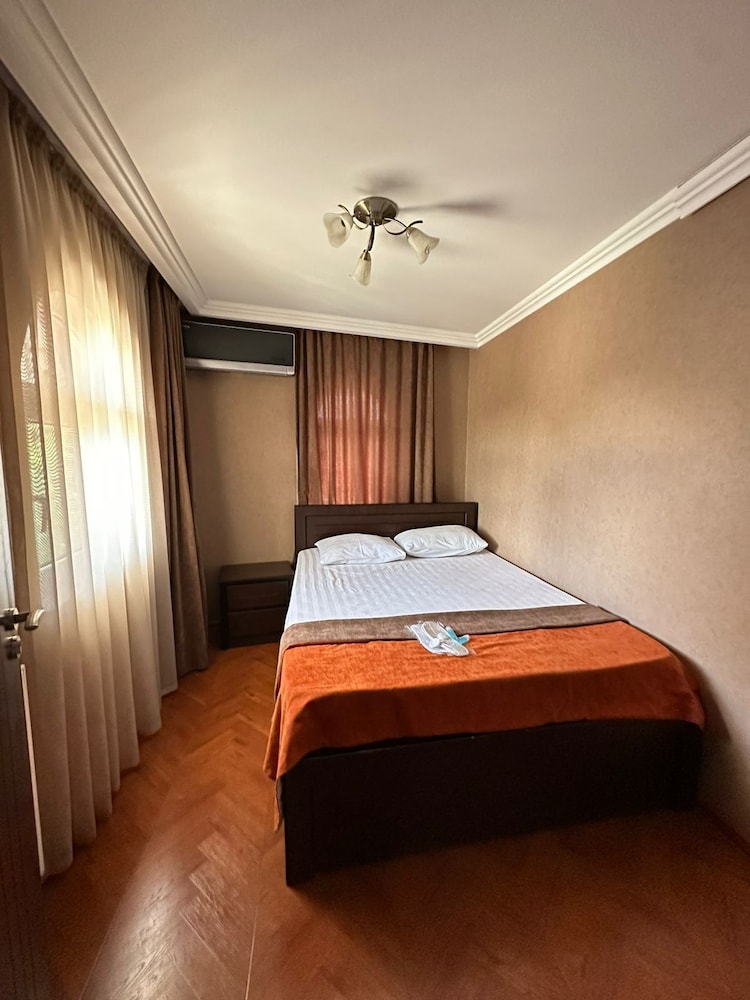 Piano Hotel 6