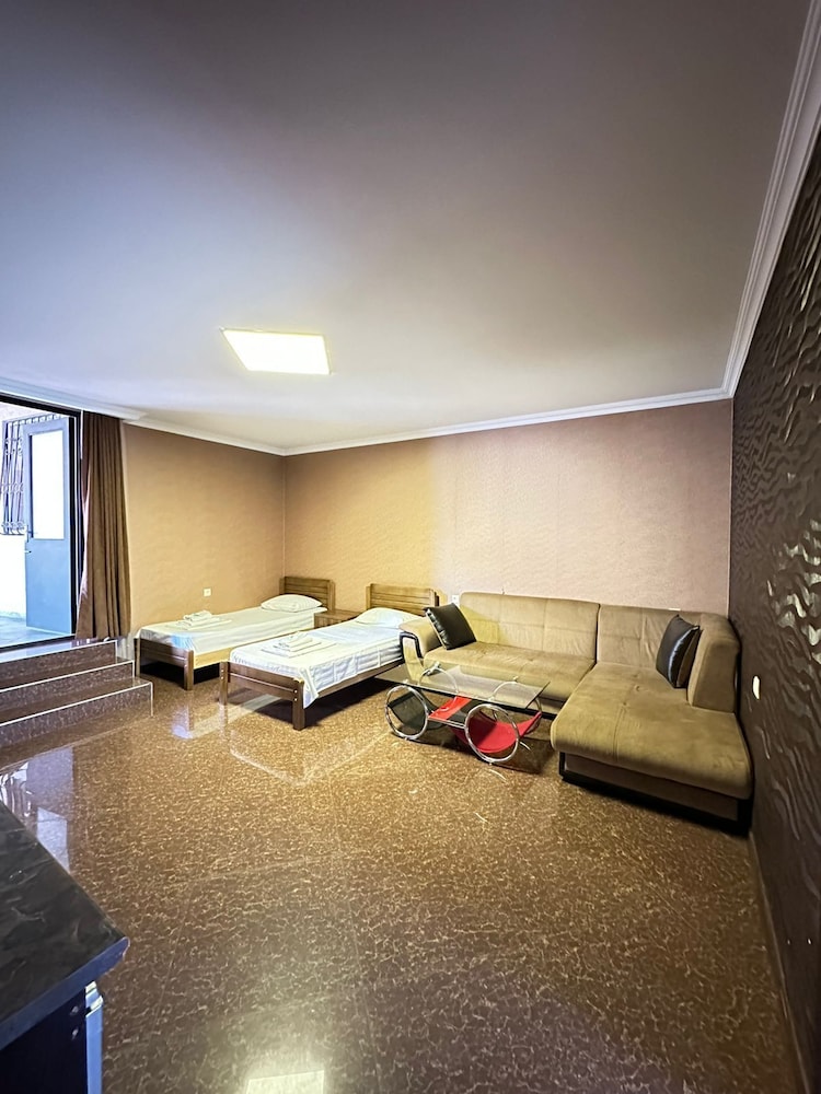 Piano Hotel 9