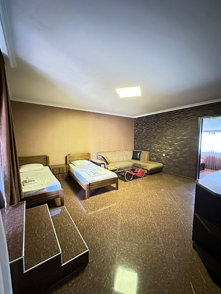 Piano Hotel 10