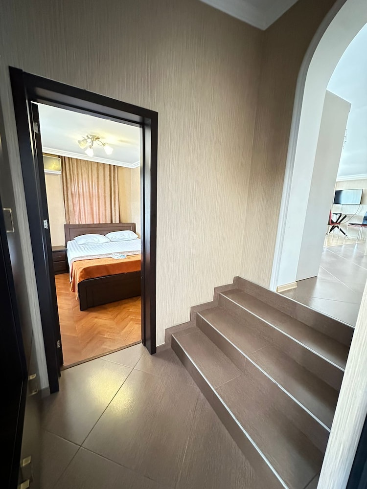 Piano Hotel 7