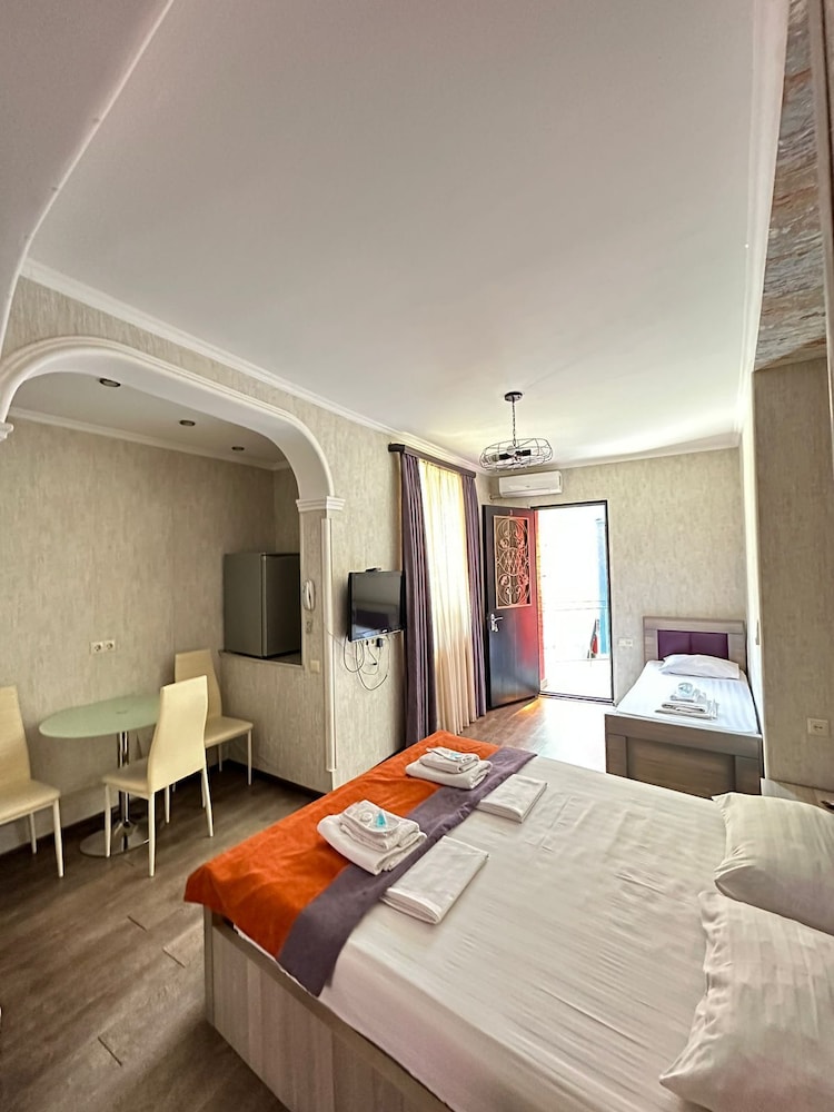Piano Hotel 20