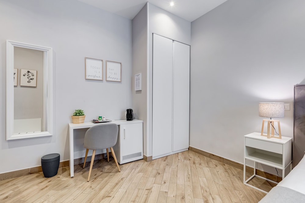 Colonna Luxury Suites 11