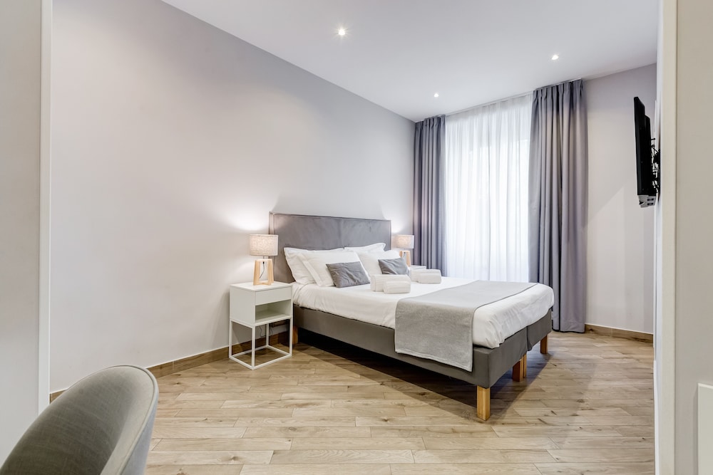 Colonna Luxury Suites 1