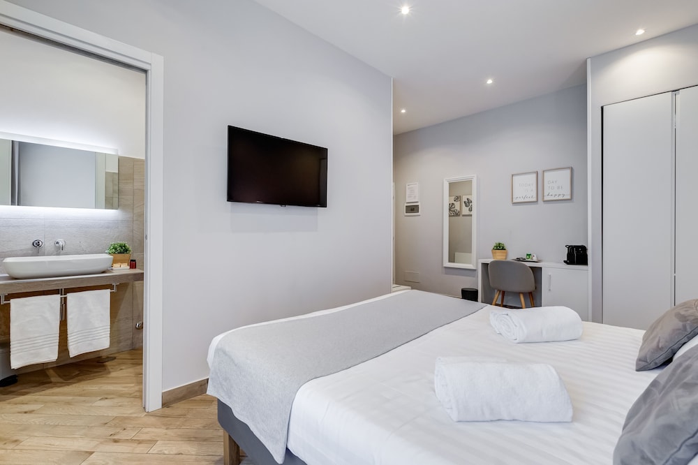Colonna Luxury Suites 18