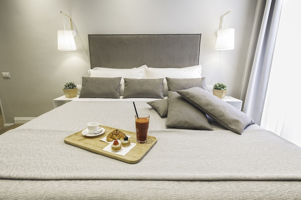 Colonna Luxury Suites 10