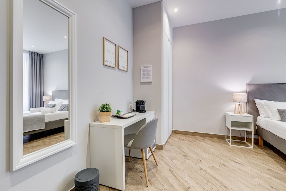 Colonna Luxury Suites 17