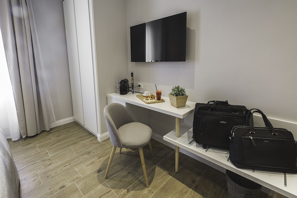 Colonna Luxury Suites 8