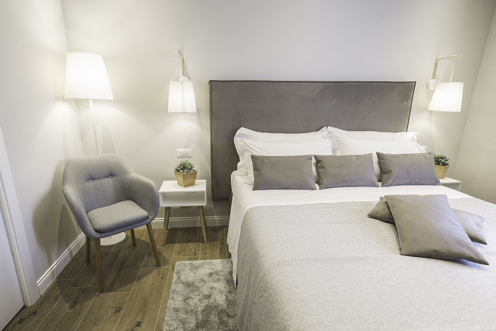 Colonna Luxury Suites 6
