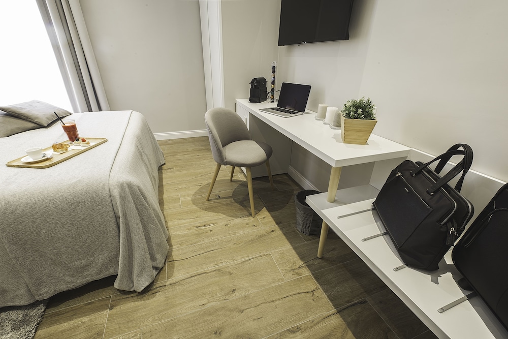 Colonna Luxury Suites 9