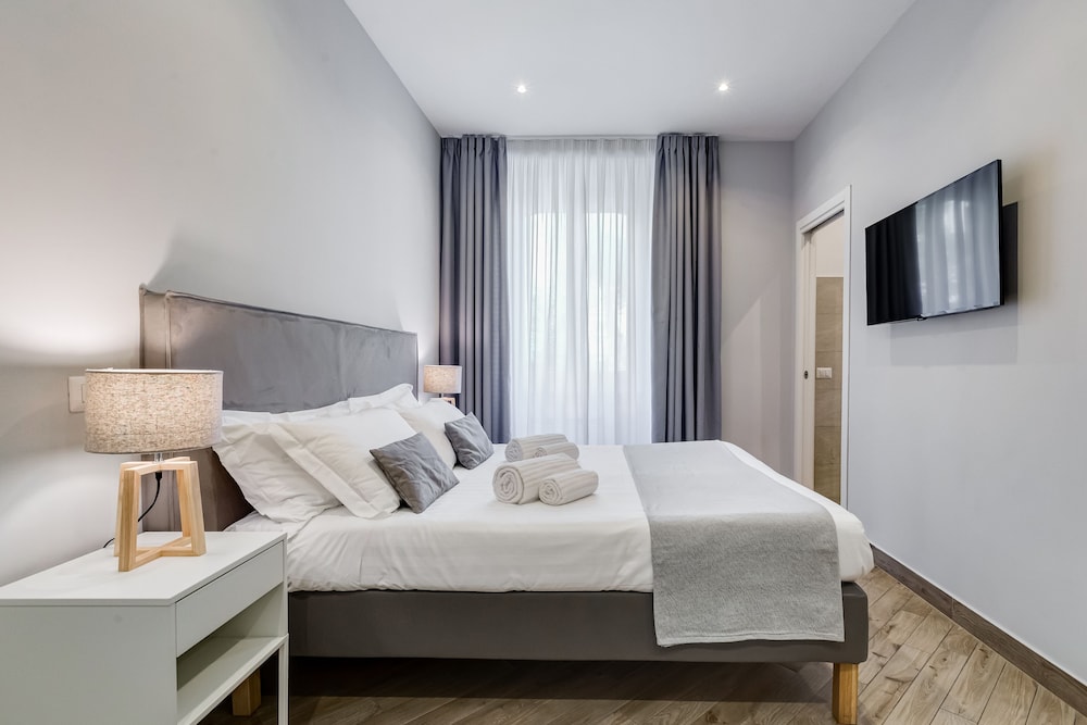 Colonna Luxury Suites 13