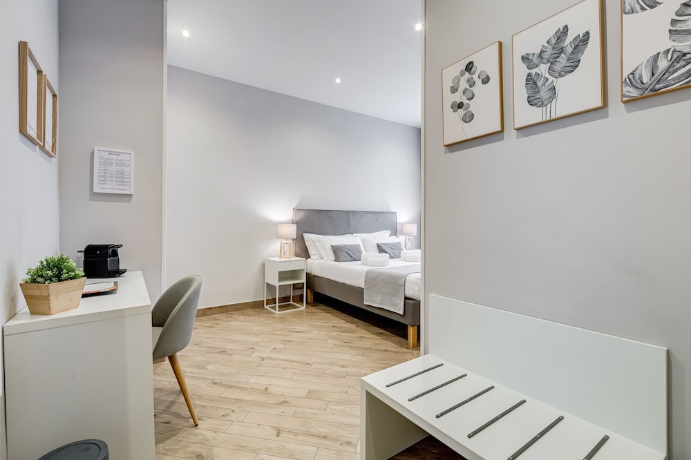 Colonna Luxury Suites 14