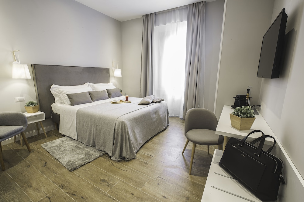 Colonna Luxury Suites 4