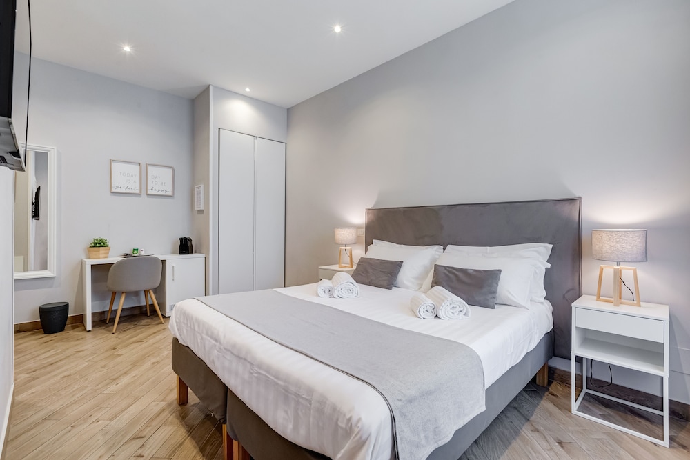 Colonna Luxury Suites 16