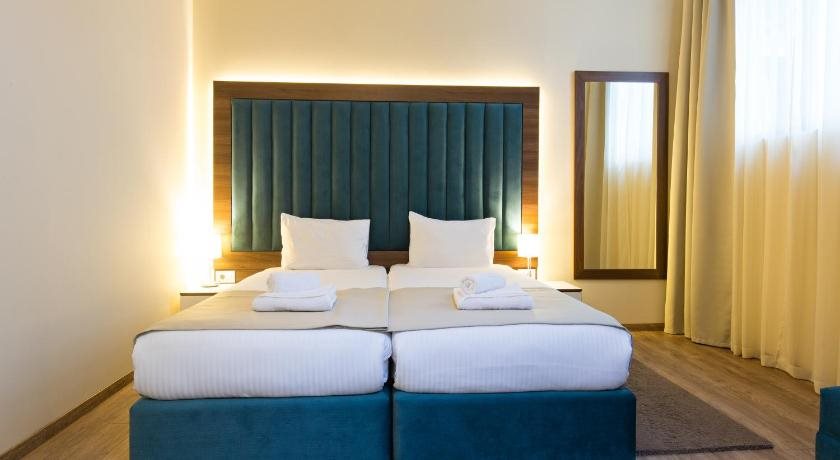 Marquise Hotel 8