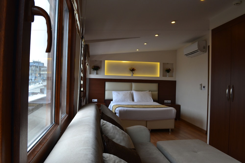 Seven Days Hotel 13