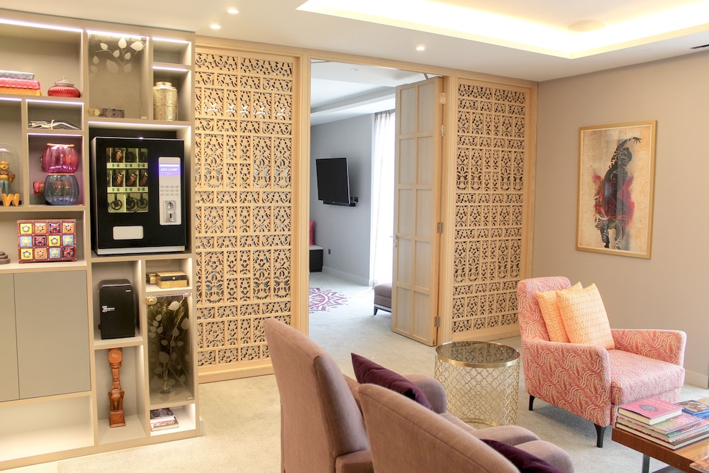 Aloft Dubai Creek 8